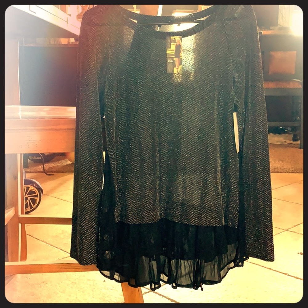 NWT Karen Kane metallic top size M, layered lace